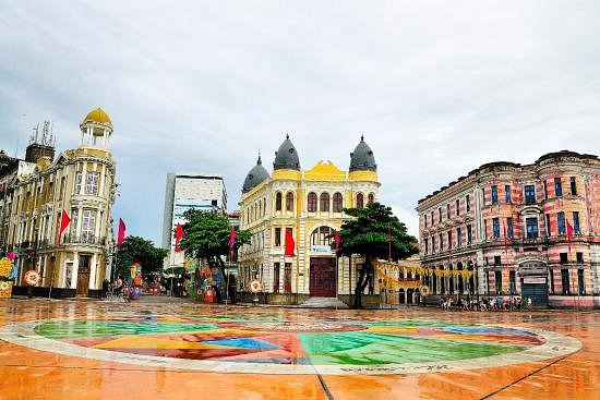 Foto da Praça Marco Zero durante o dia